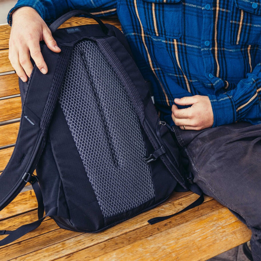 Rhune 28 in the color Carbon Black. image number 3