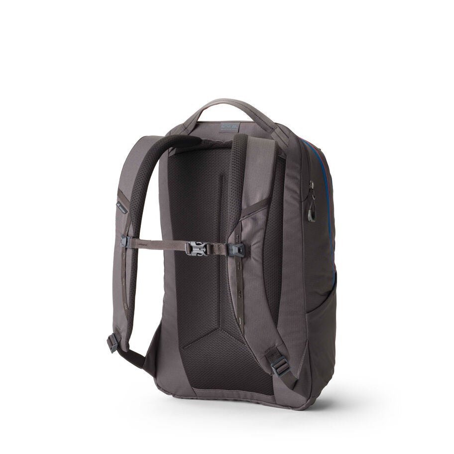 Retna 25 in the color Agate Grey. image number 1