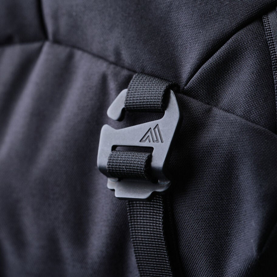Outset 20 in the color Onyx Black. image number 5