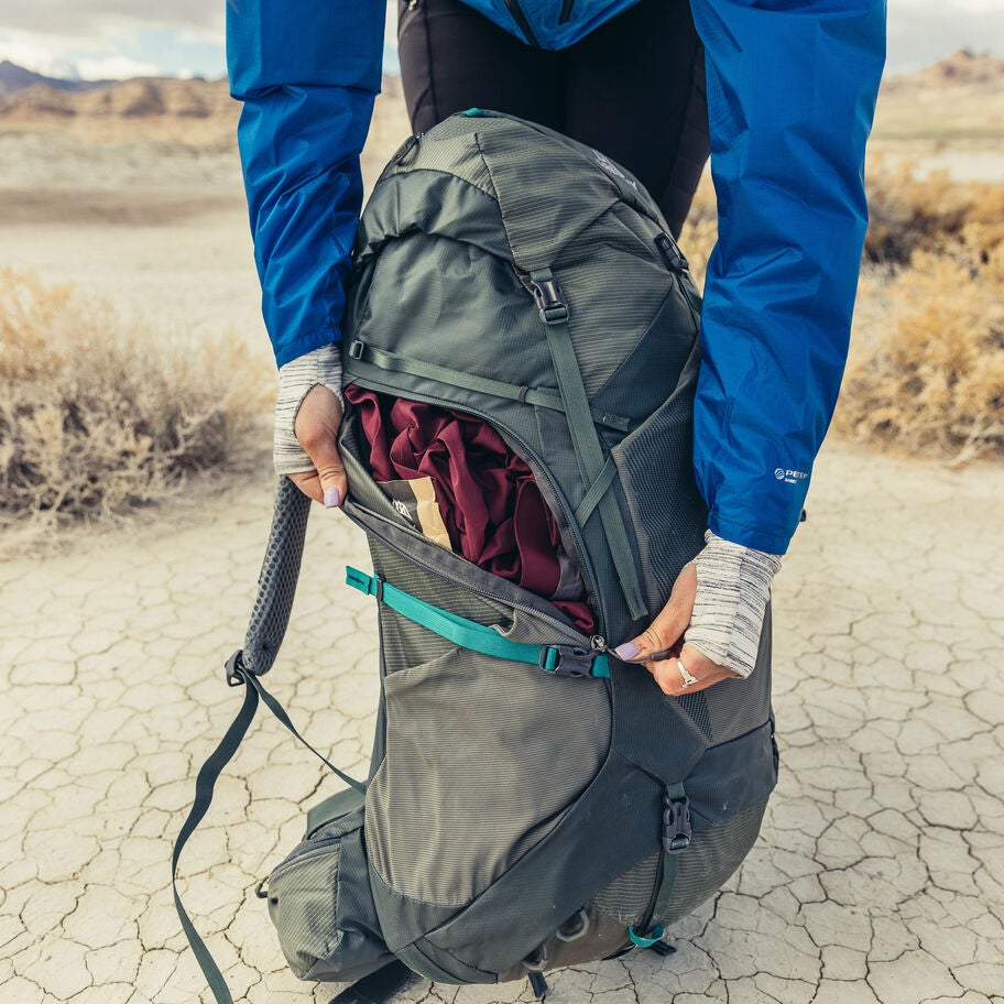 Maven 65 in the color Outlet | Spectrum Blue. image number 3