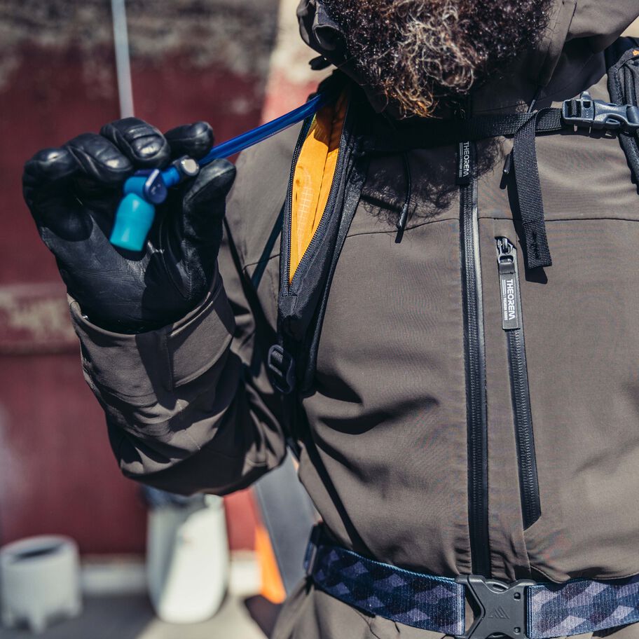 Verte 18 in the color Coyote Midnight. image number 5