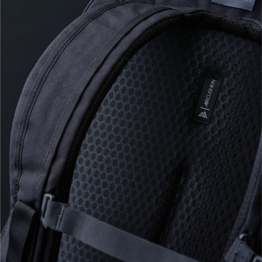 Outset 20 in the color Onyx Black. image number 7