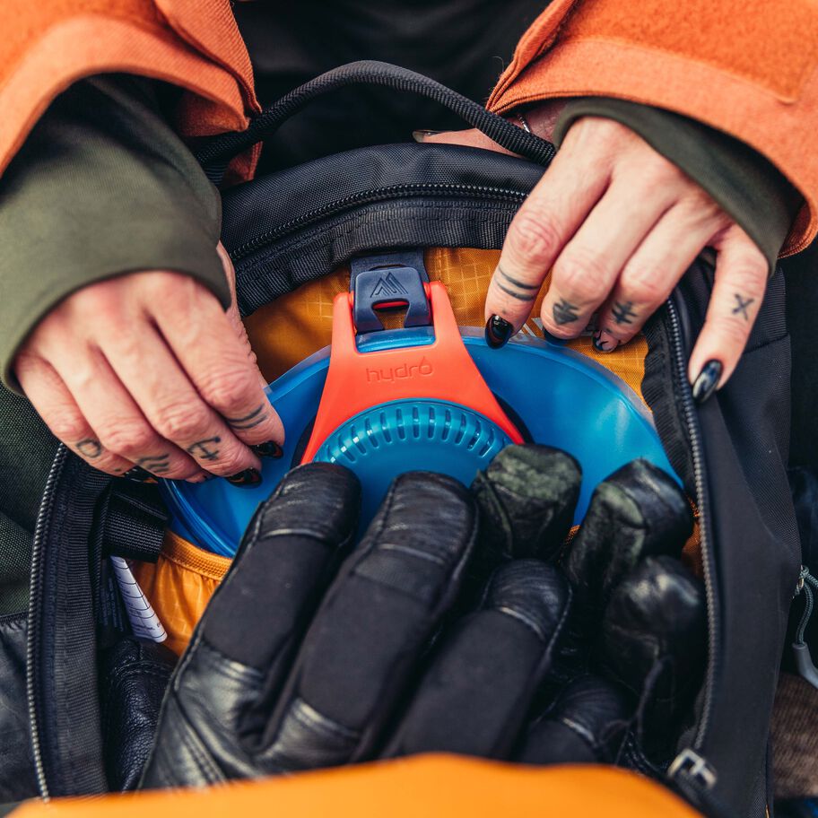 Verte 12 in the color Coyote Midnight. image number 8