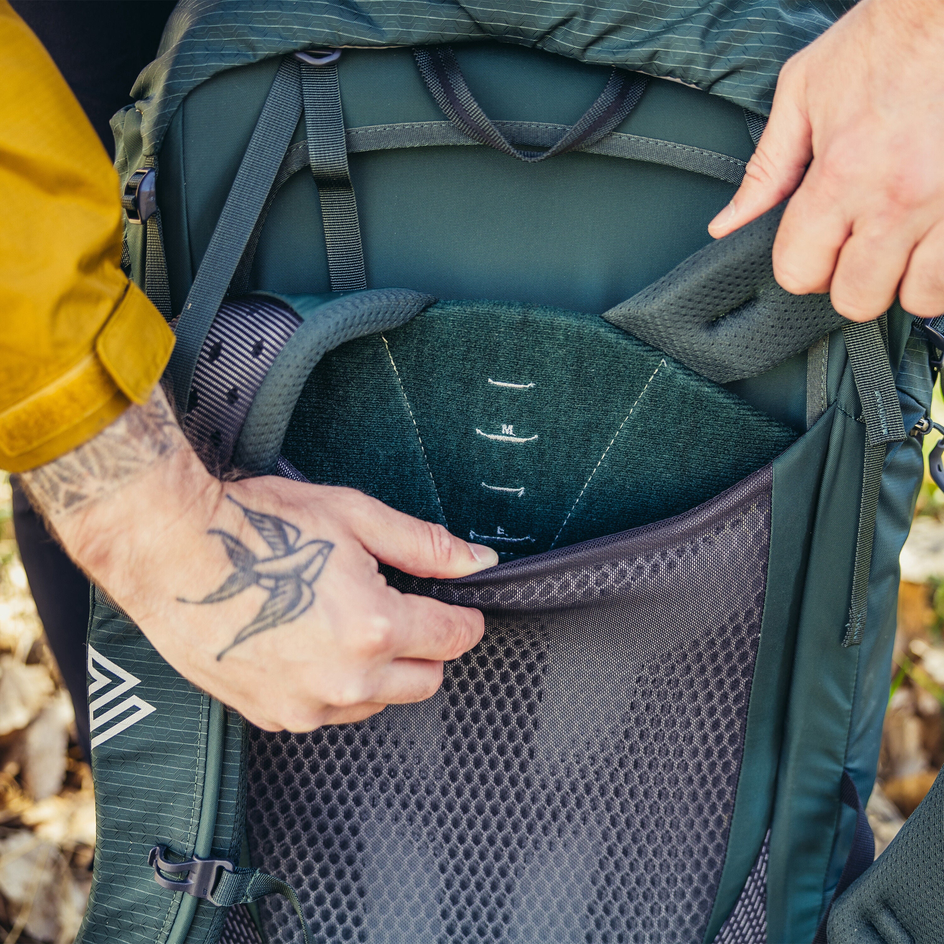 osprey backpack paragon Transporter Travel Pack 44-Blue Flame lid zippered mesh pocket with a key clip keeps smaller items secure Gregory Paragon 60 vs Osprey