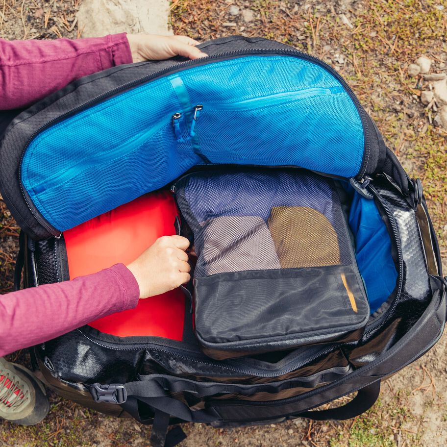 Alpaca Duffel 80 in the color Obsidian Black. image number 5