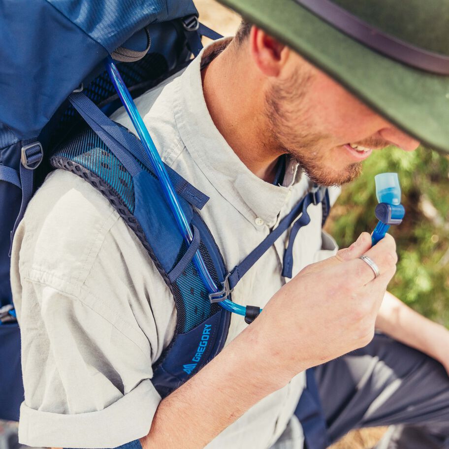 Zulu 55 in the color Rust Red. image number 5