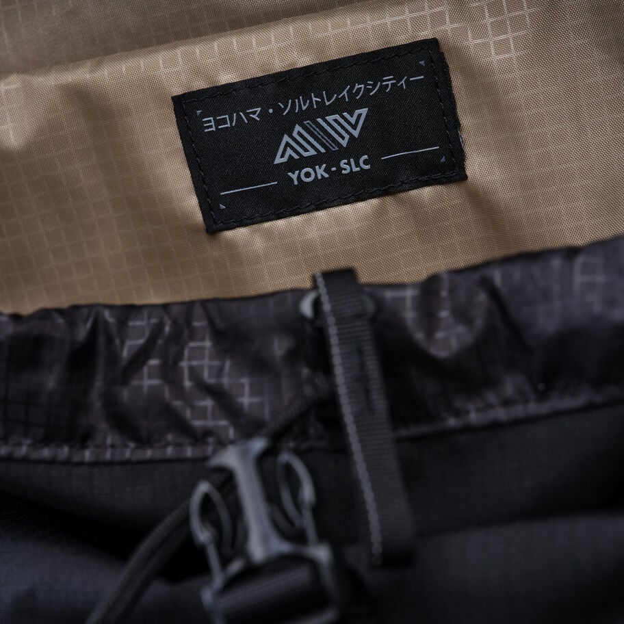 Signal 16 in the color Onyx Black. image number 3