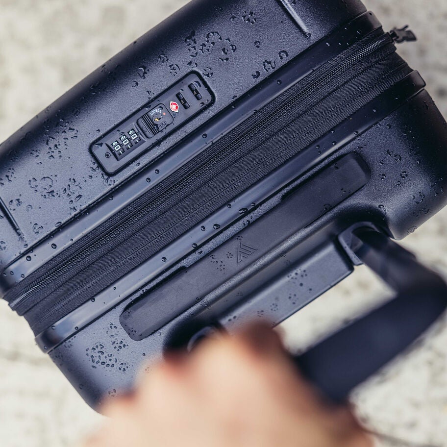 Quadro Pro Hardcase 28" in the color Optic Black. image number 3