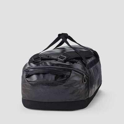Alpaca Duffel 100 in the color Obsidian Black.