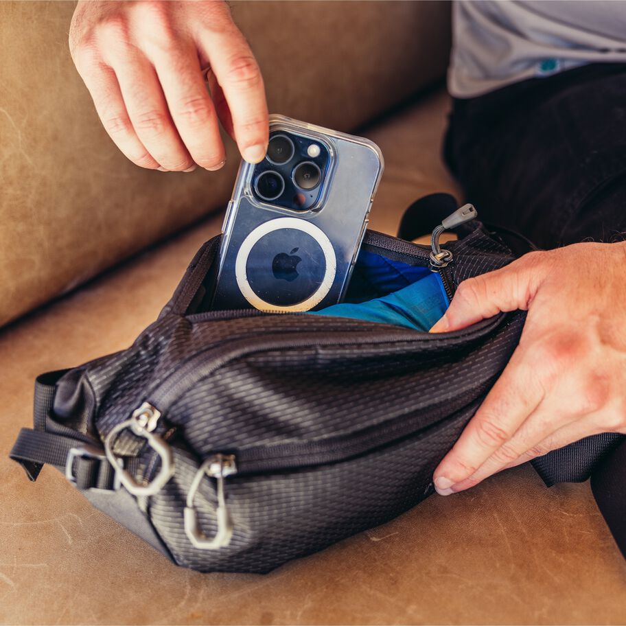 Nano Waistpack in the color OUTLET | Onyx Black. image number 2