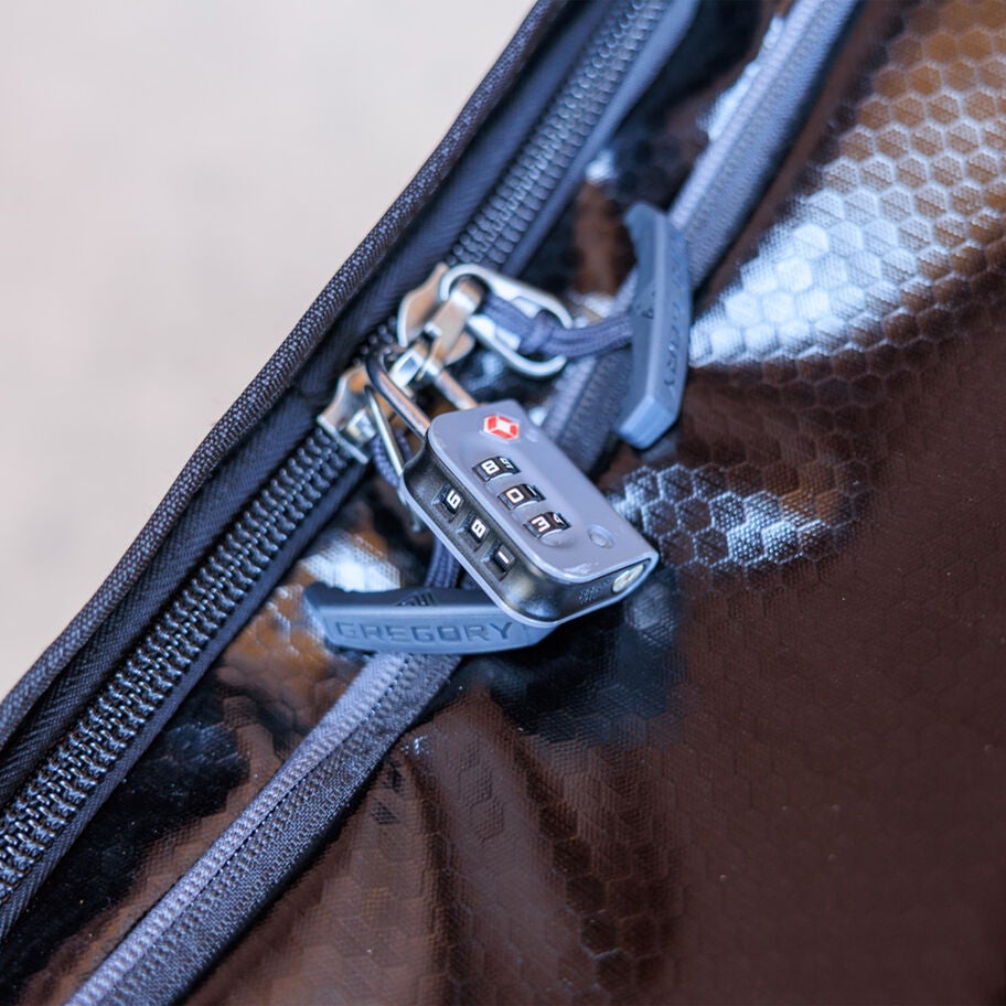 Alpaca Wheeled Duffel 100L in the color Obsidian Black. image number 6
