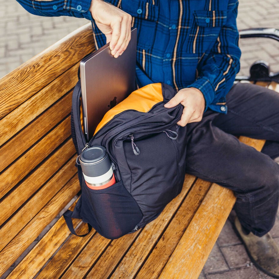 Rhune 28 in the color Carbon Black. image number 4